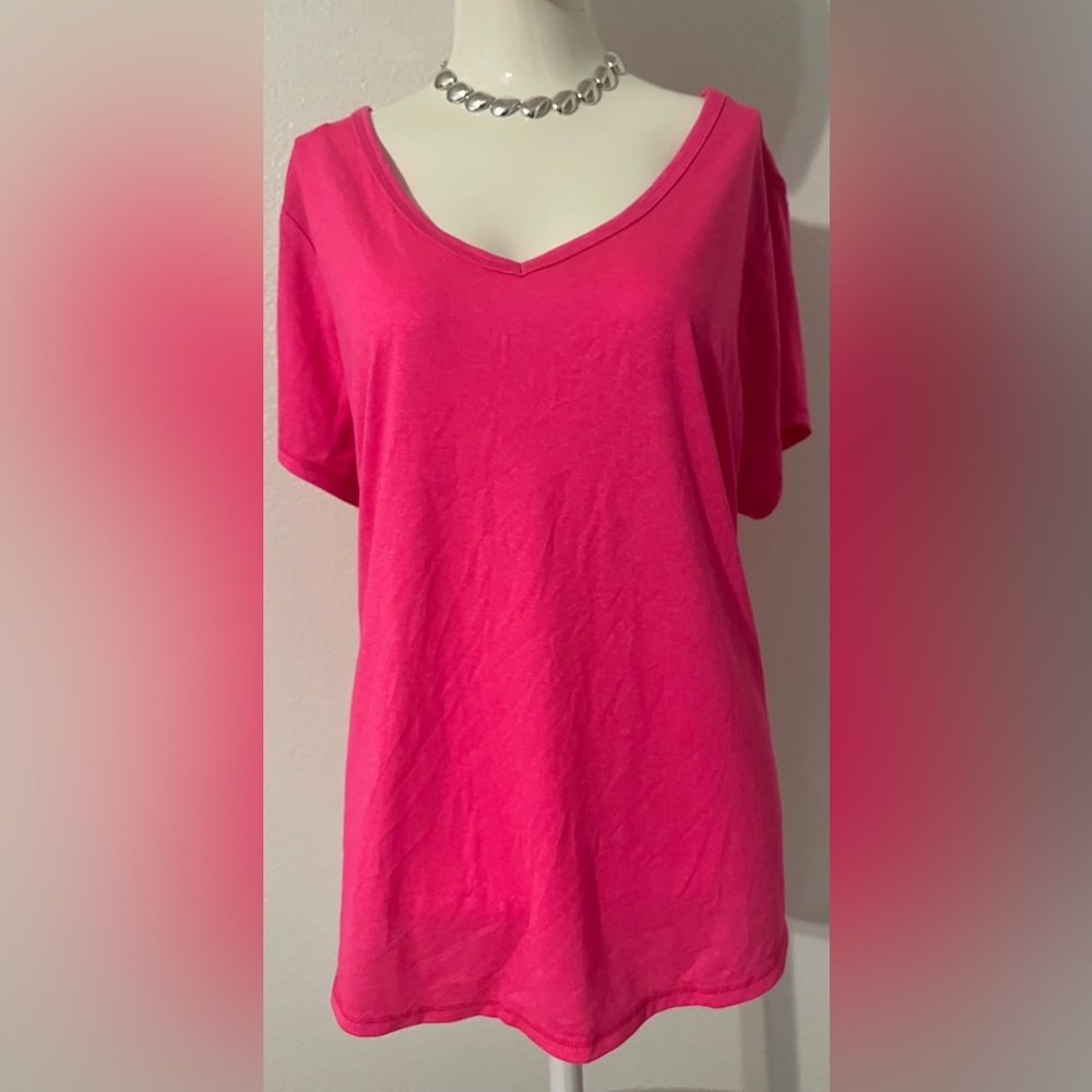 Hot pink blouse, longer in the back than front.  NWT. Size 1X.  2 available